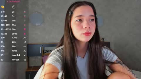 Snapshot of flirtykitty_ chatting on 06.19.26 Emely online show from 06.19.26