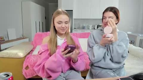 Snapshot of flooora_0 chatting on 10.26.25 Mona online show from 10.26.25