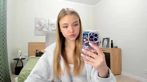 Snapshot of flooora_0 chatting on 01.06.26 Mona online show from 01.06.26