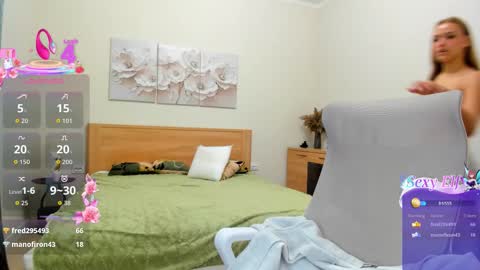 Snapshot of flooora_0 chatting on 01.10.26 Mona online show from 01.10.26