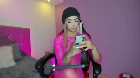 Snapshot of flor_pink chatting on 06.07.26 Flor online show from 06.07.26