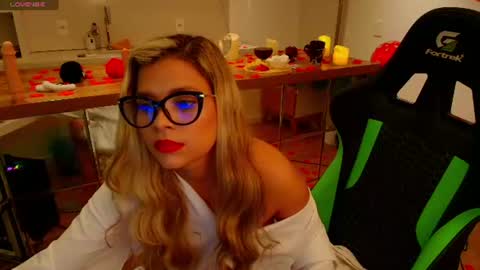 Snapshot of florence_ford chatting on 06.12.26 Florence Ford online show from 06.12.26