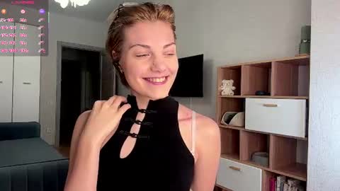 Snapshot of florenceheatly chatting on 07.17.26 Flora online show from 07.17.26