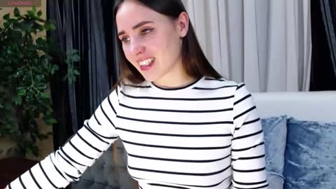 Snapshot of flouvet chatting on 11.09.25 Flouvet online show from 11.09.25