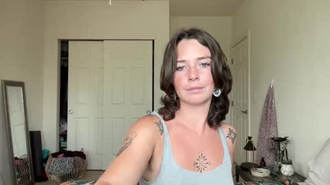 Flowergirl online show from 01.16.26