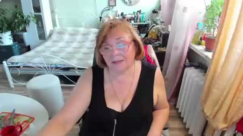 Snapshot of flowerlover8 chatting on 06.21.26 Flowerlower online show from 06.21.26