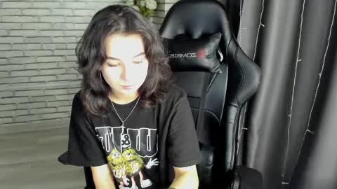 Snapshot of flowers_an chatting on 02.12.25 flowers_an online show from 02.12.25