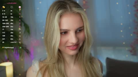 Snapshot of fluffy_angel chatting on 01.26.25 Adeline online show from 01.26.25