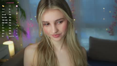 Snapshot of fluffy_angel chatting on 01.27.25 Adeline online show from 01.27.25