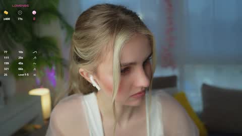 Snapshot of fluffy_angel chatting on 01.29.25 Adeline online show from 01.29.25