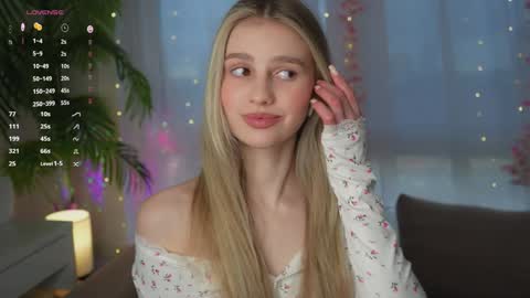 Snapshot of fluffy_angel chatting on 02.03.25 Adeline online show from 02.03.25