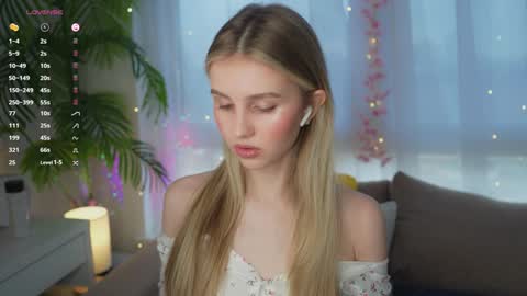 Snapshot of fluffy_angel chatting on 02.06.25 Adeline online show from 02.06.25