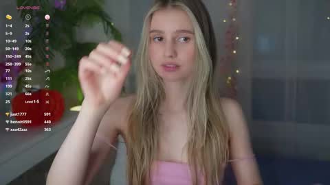 Snapshot of fluffy_angel chatting on 02.12.25 Adeline online show from 02.12.25