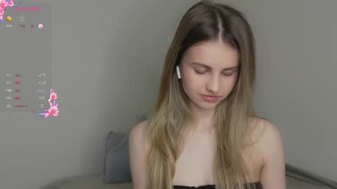 Snapshot of fluffy_angel chatting on 01.11.26 Adeline online show from 01.11.26