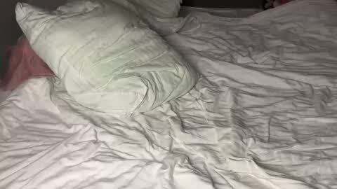 fluffy_bunnyxxx online show from 10.18.25