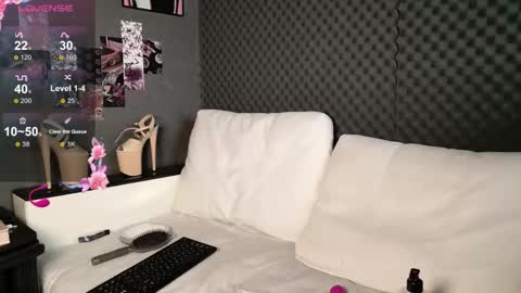 Snapshot of fluffy_cloude chatting on 05.12.26 fluffy_cloude online show from 05.12.26