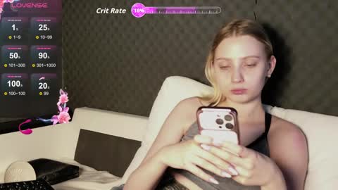 Snapshot of fluffy_cloude chatting on 05.20.26 fluffy_cloude online show from 05.20.26