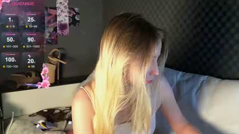 fluffy_cloude online show from 08.03.26