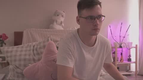 Snapshot of fluffy_hat chatting on 01.29.25 Fluffy and Krut online show from 01.29.25