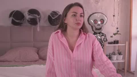 Snapshot of fluffy_hat chatting on 10.30.25 Fluffy and Krut online show from 10.30.25