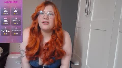 Snapshot of fluffy_rainbow_kity chatting on 10.31.25 Fluffy Kity online show from 10.31.25