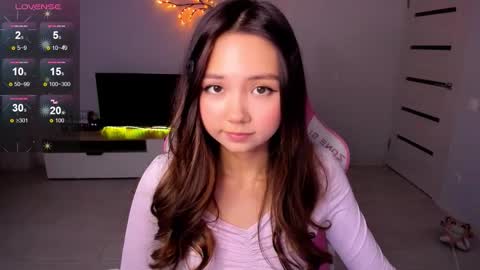 Snapshot of fluffy_rose chatting on 10.01.25 Rose online show from 10.01.25