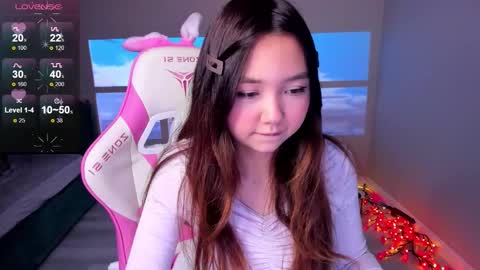 Snapshot of fluffy_rose chatting on 11.06.25 Rose online show from 11.06.25