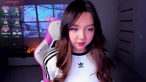 Snapshot of fluffy_rose chatting on 11.21.25 Rose online show from 11.21.25