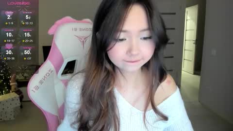 Snapshot of fluffy_rose chatting on 12.17.25 Rose online show from 12.17.25