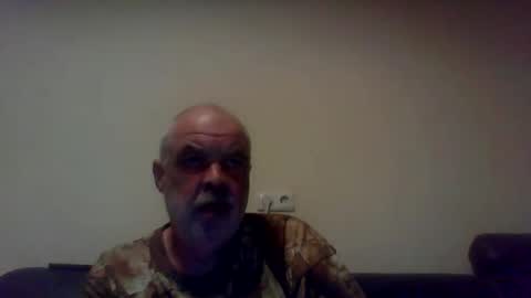 Snapshot of flutto chatting on 05.31.26 flutto online show from 05.31.26