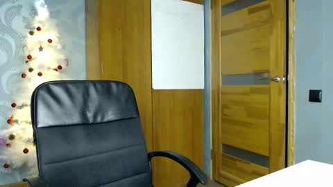 Molli  Ready for any play with you. Hottest show in pvt  Help a student earn big tokens  online show from 01.10.25