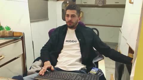 independent model online show from 04.22.26