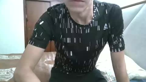 Snapshot of fonzi_flores chatting on 12.14.25 fonzi_flores online show from 12.14.25