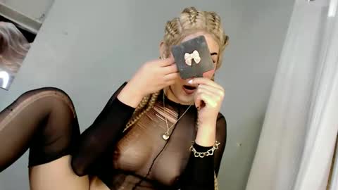 KHATRINA STACIE MARIE online show from 10.29.25