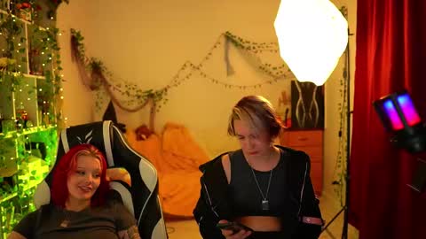 Snapshot of fox_and_dog chatting on 09.17.25 Senya subscribe to telegram channel online show from 09.17.25