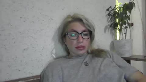 Snapshot of fox_red_lady7 chatting on 10.24.25 fox_red_lady7 online show from 10.24.25