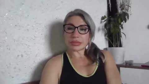 fox_red_lady7 online show from 11.14.25