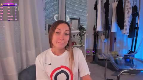 Snapshot of foxe_sailey chatting on 09.23.25 Fox love you online show from 09.23.25