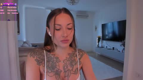 Snapshot of foxe_sailey chatting on 12.02.25 Fox love you online show from 12.02.25