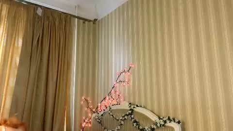 Snapshot of foxxx_tail chatting on 06.12.26 Petra online show from 06.12.26