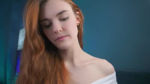 Snapshot of foxy_cute4you chatting on 11.24.25 Eva online show from 11.24.25