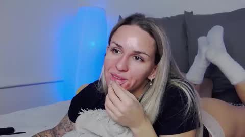 Snapshot of foxy_kimmi chatting on 12.14.25 Foxy Kimmi online show from 12.14.25