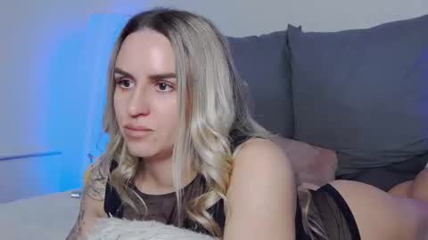 Snapshot of foxy_kimmi chatting on 12.17.25 Foxy Kimmi online show from 12.17.25