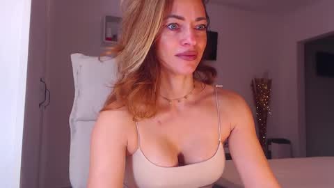 Adela - Single mom. 40 y online show from 10.14.25