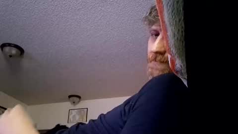 Snapshot of fozzybear2004 chatting on 02.28.26 isaac online show from 02.28.26