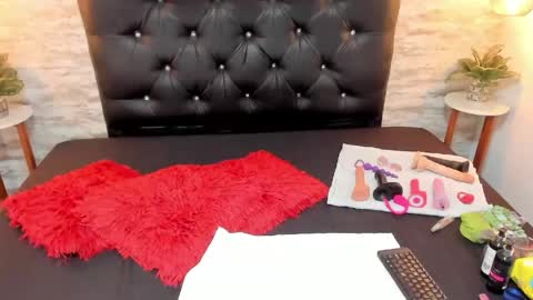 Snapshot of francesca_bbw chatting on 05.14.26 online show from 05.14.26