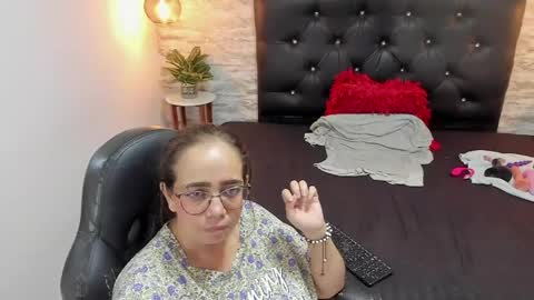 Snapshot of francesca_bbw chatting on 06.05.26 online show from 06.05.26
