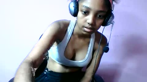 Snapshot of francia333068 chatting on 06.13.26 francia333068 online show from 06.13.26