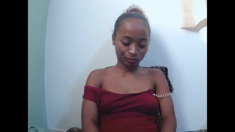 Snapshot of francine925426 chatting on 05.24.26 francine925426 online show from 05.24.26