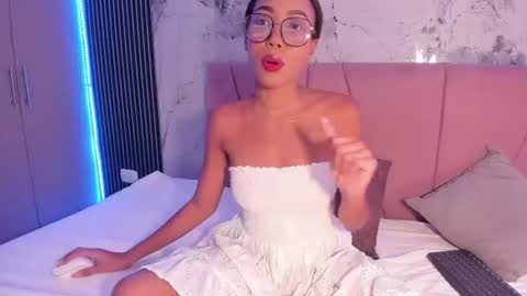 Snapshot of francis_leams chatting on 07.22.26 Laura online show from 07.22.26